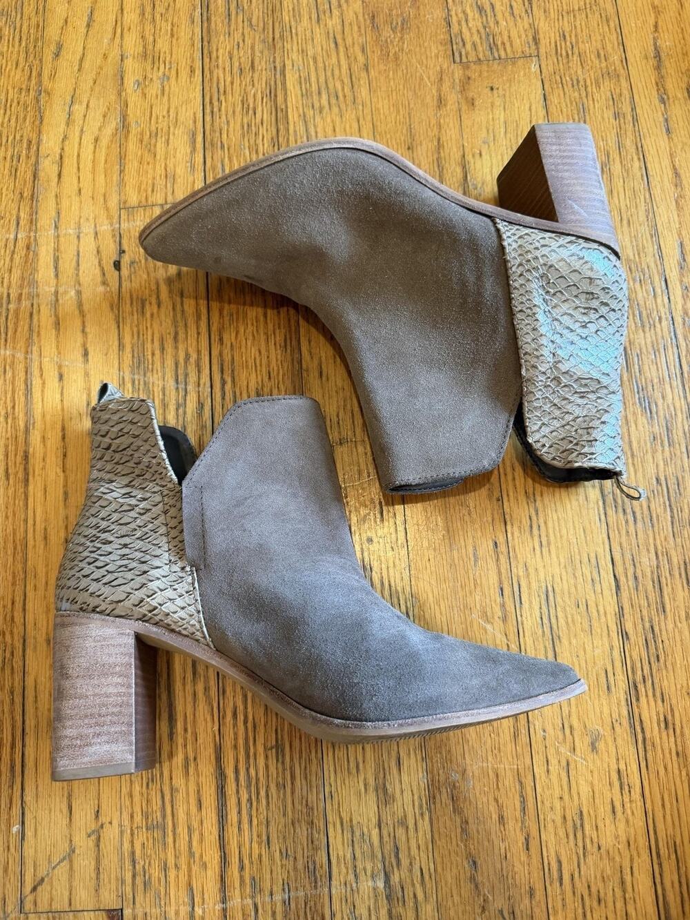 KAANAS Ankle Booties Womens Sz 9 Brown Suede Snake Print